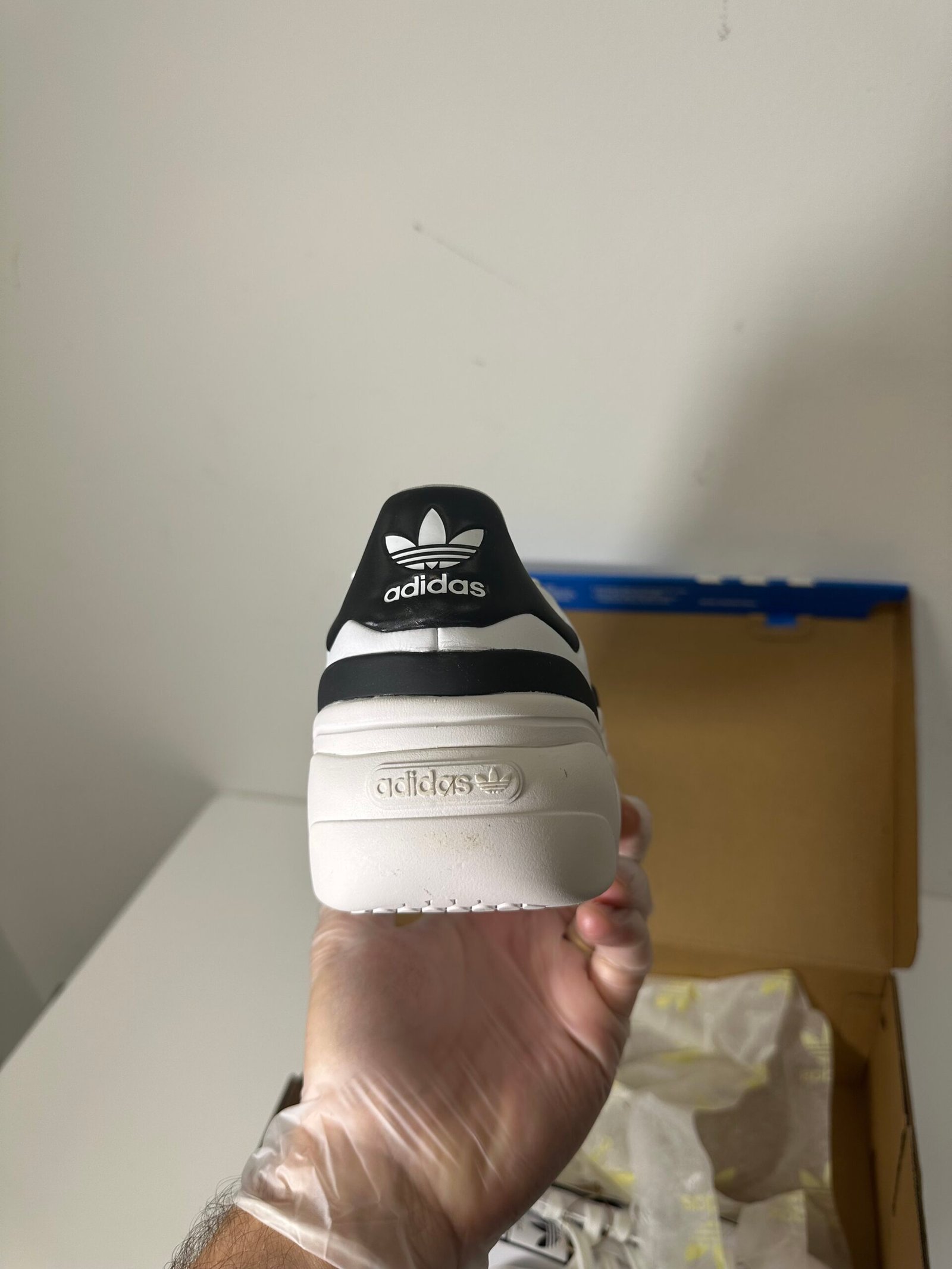 Adidas - SuperStar Millencon - Tamanho Feminino 9,5US - Produto Novo (Na Caixa) - Imagem 2