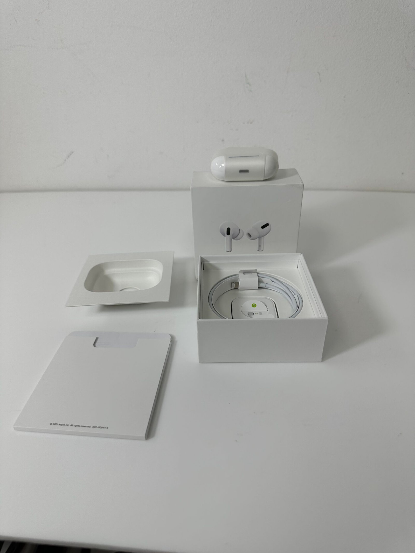 Apple AirPods PRO (1st Gen) - Produto Novo (Open Box)