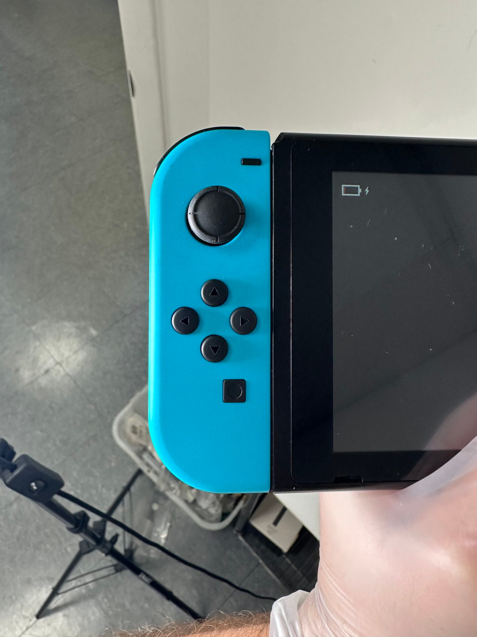 Nintendo Switch - Model HAC-001 - Kit Completo com Dock, Controles e Cabo de Energia - Condição: Otima (A) - Imagem 4