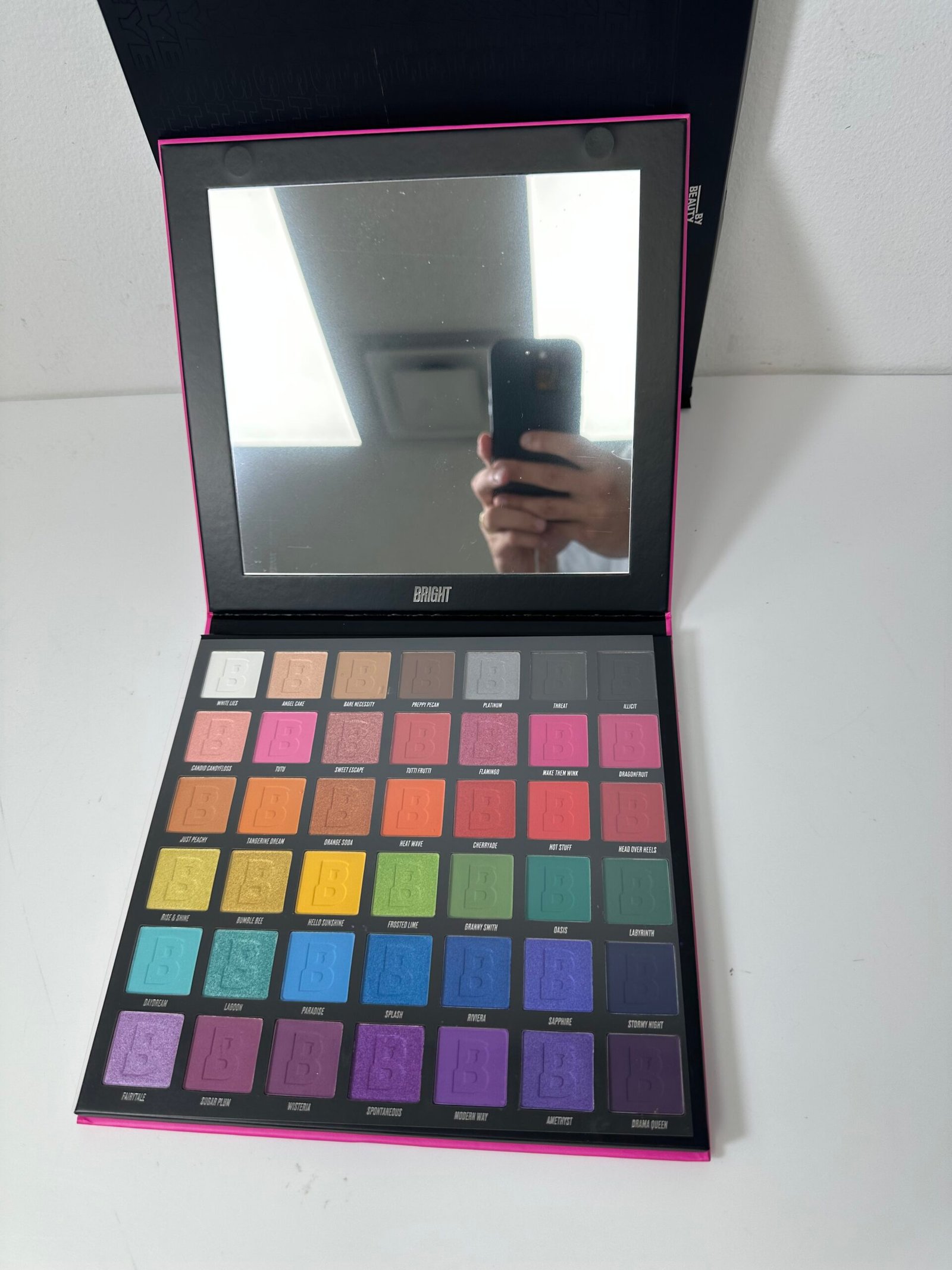 Beauty Bay - Bright Eyeshadow Palette - Produto Novo (Open Box) - Imagem 3