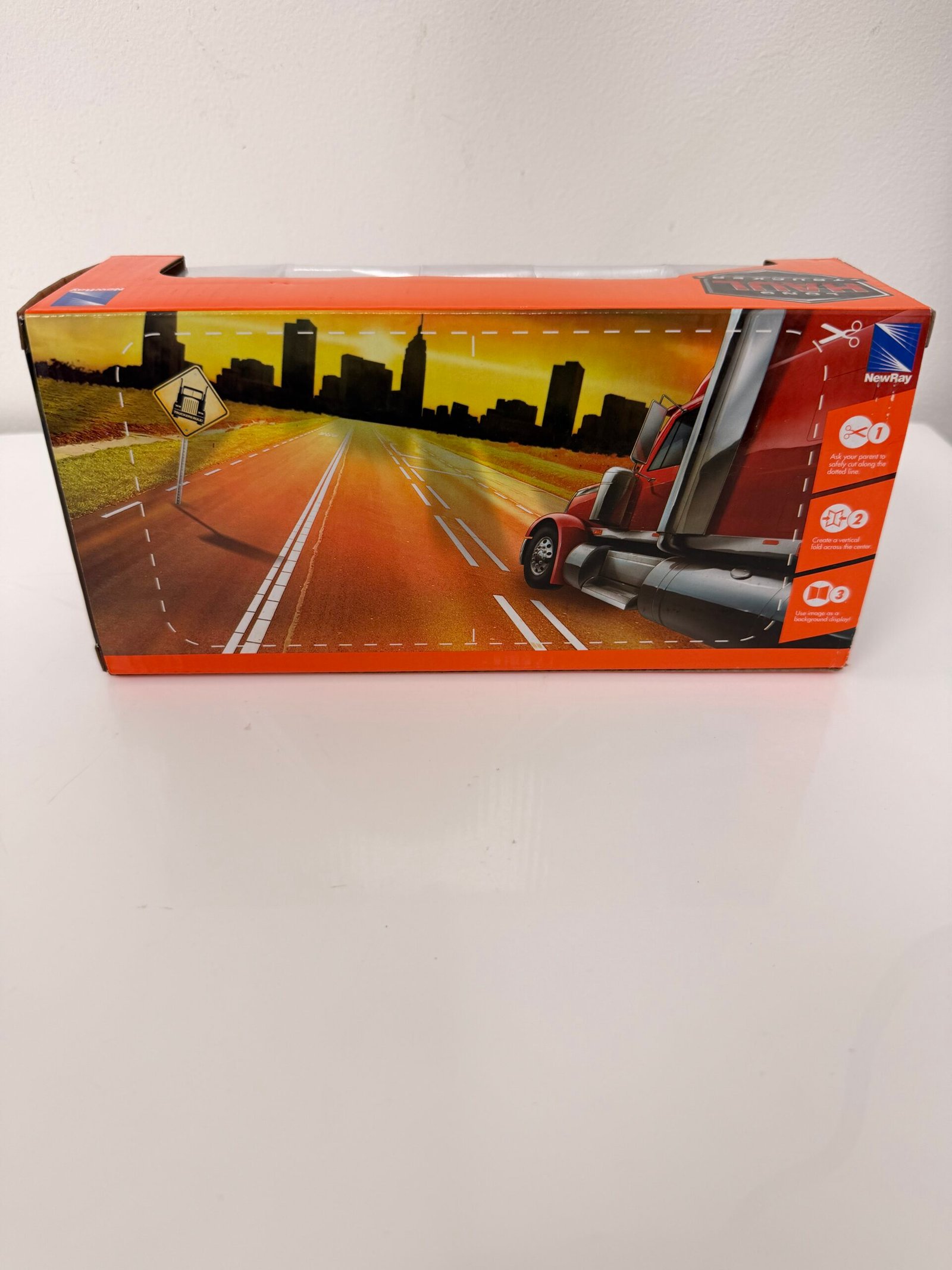 Freightliner Utility M2 Box Truck White 1/43 by New Ray 16003 by New Ray - Imagem 2