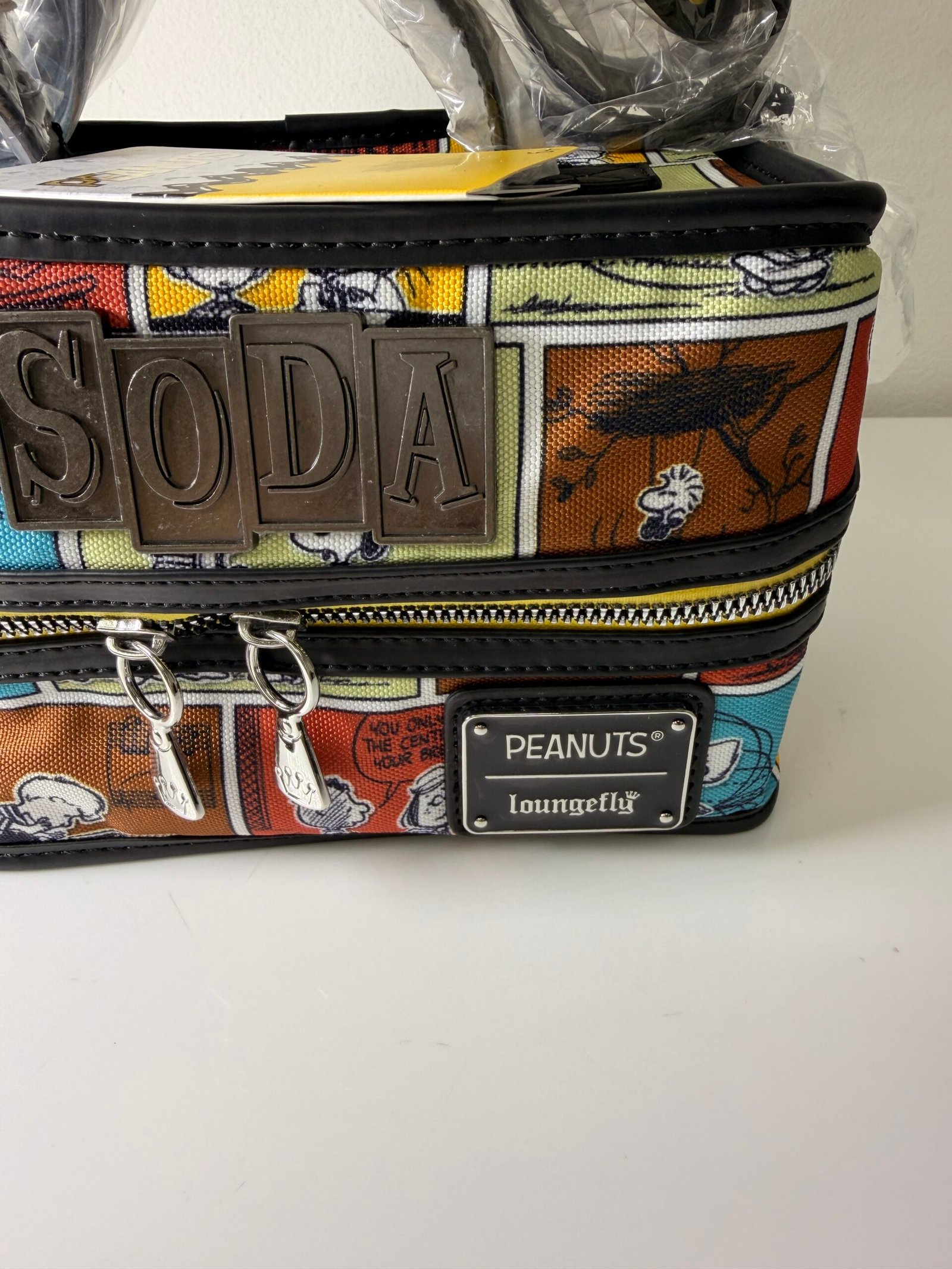 Funko/Loungefly Soda Peanuts 6pack Multi Purpose Insulated Cooler(Novo) - Imagem 3