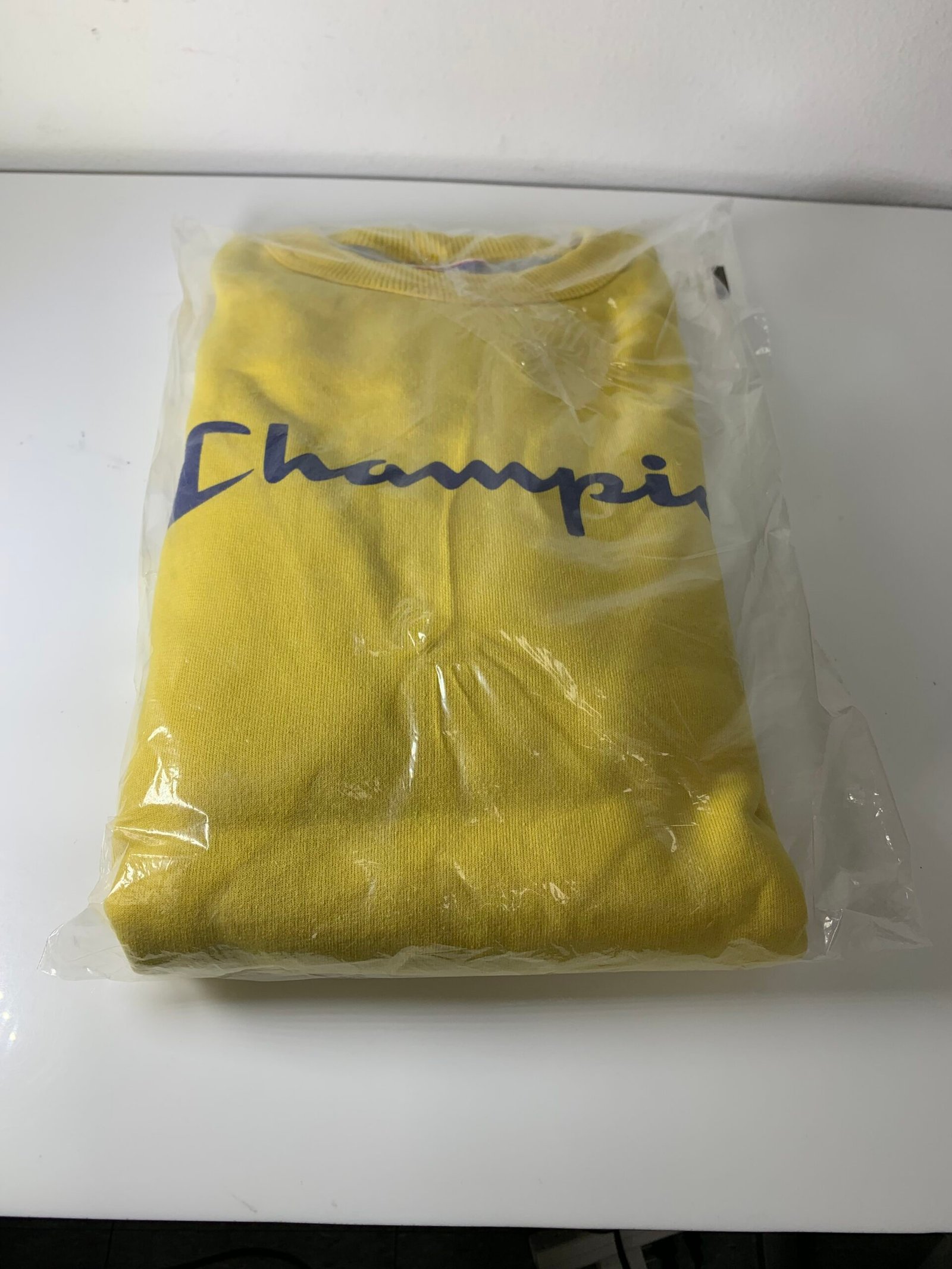 Moletom Powerblend Champion com Gola Redonda, Logo Clássico Size-L- Produto Novo