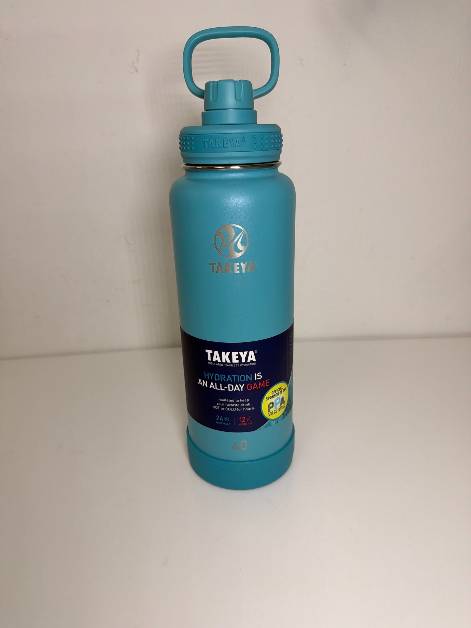 Takeya Actives Stainless Steel Water Bottle, Insulated Spout Lid, Keeps Drinks Cold 24 Hrs, Leakproof, Durable, Dishwasher Safe, Ideal for Gym, Travel, Fits Most Cup Holders, 40 oz/Teal (novo)