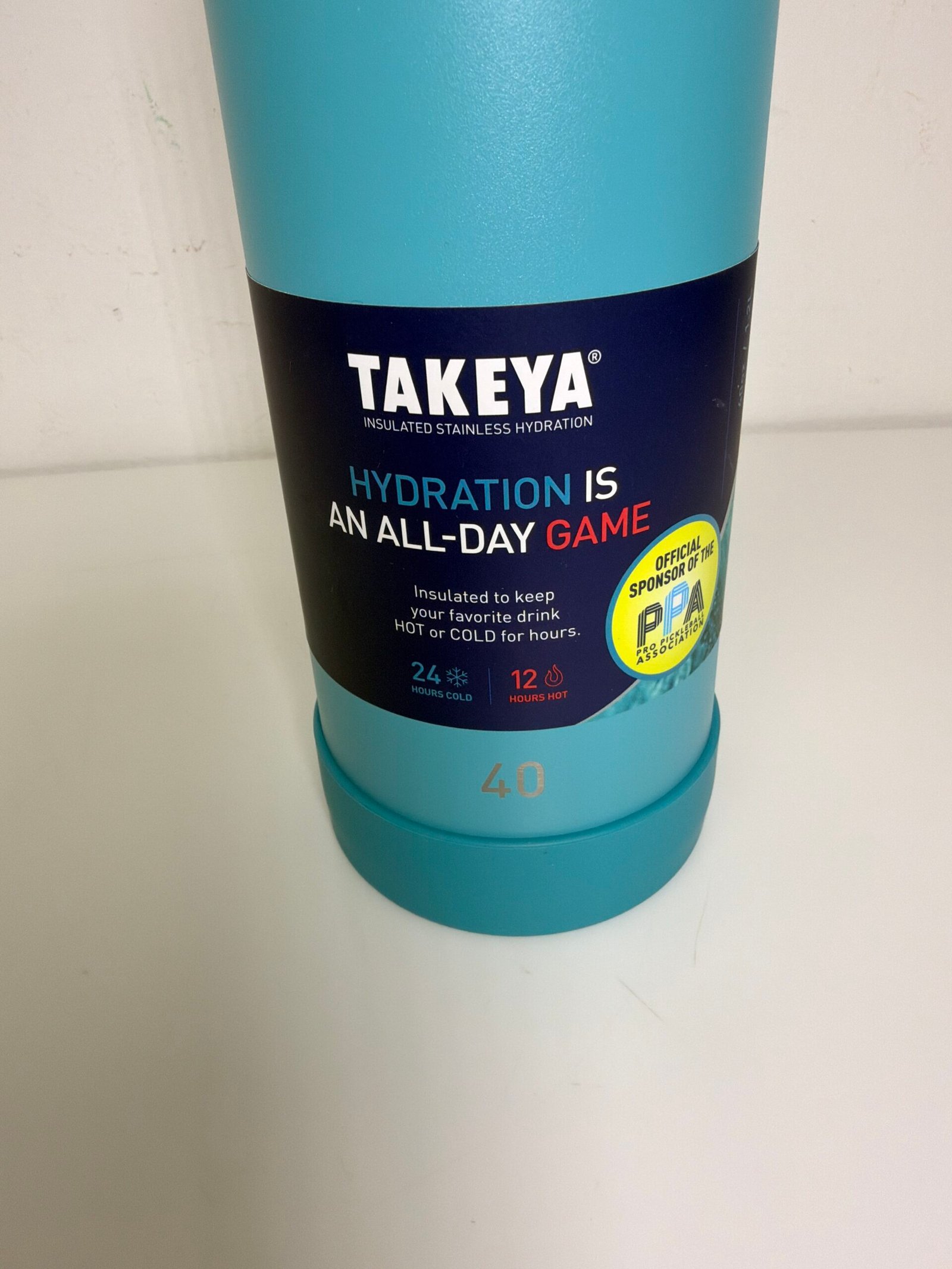 Takeya Actives Stainless Steel Water Bottle, Insulated Spout Lid, Keeps Drinks Cold 24 Hrs, Leakproof, Durable, Dishwasher Safe, Ideal for Gym, Travel, Fits Most Cup Holders, 40 oz/Teal (novo) - Imagem 2