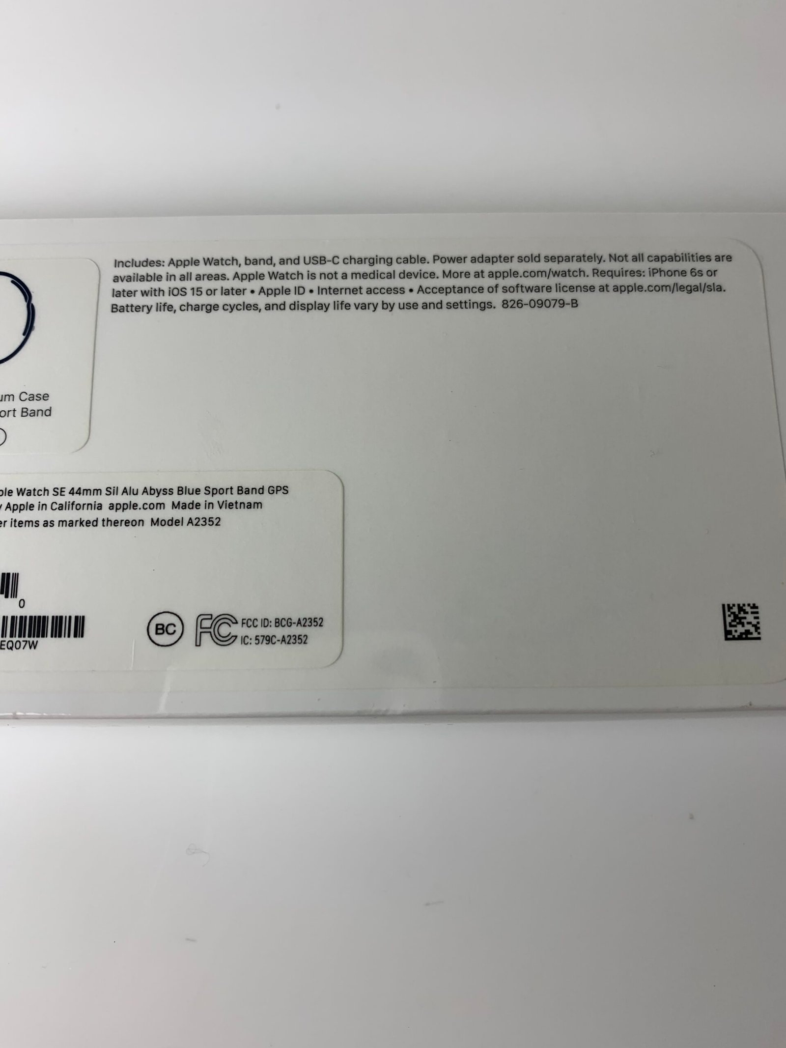 Apple Watch SE GPS, 44mm Space Gray Aluminum Case w Blue Sport Band Model A2352 (Produto Novo)(Lacrado) - Imagem 3