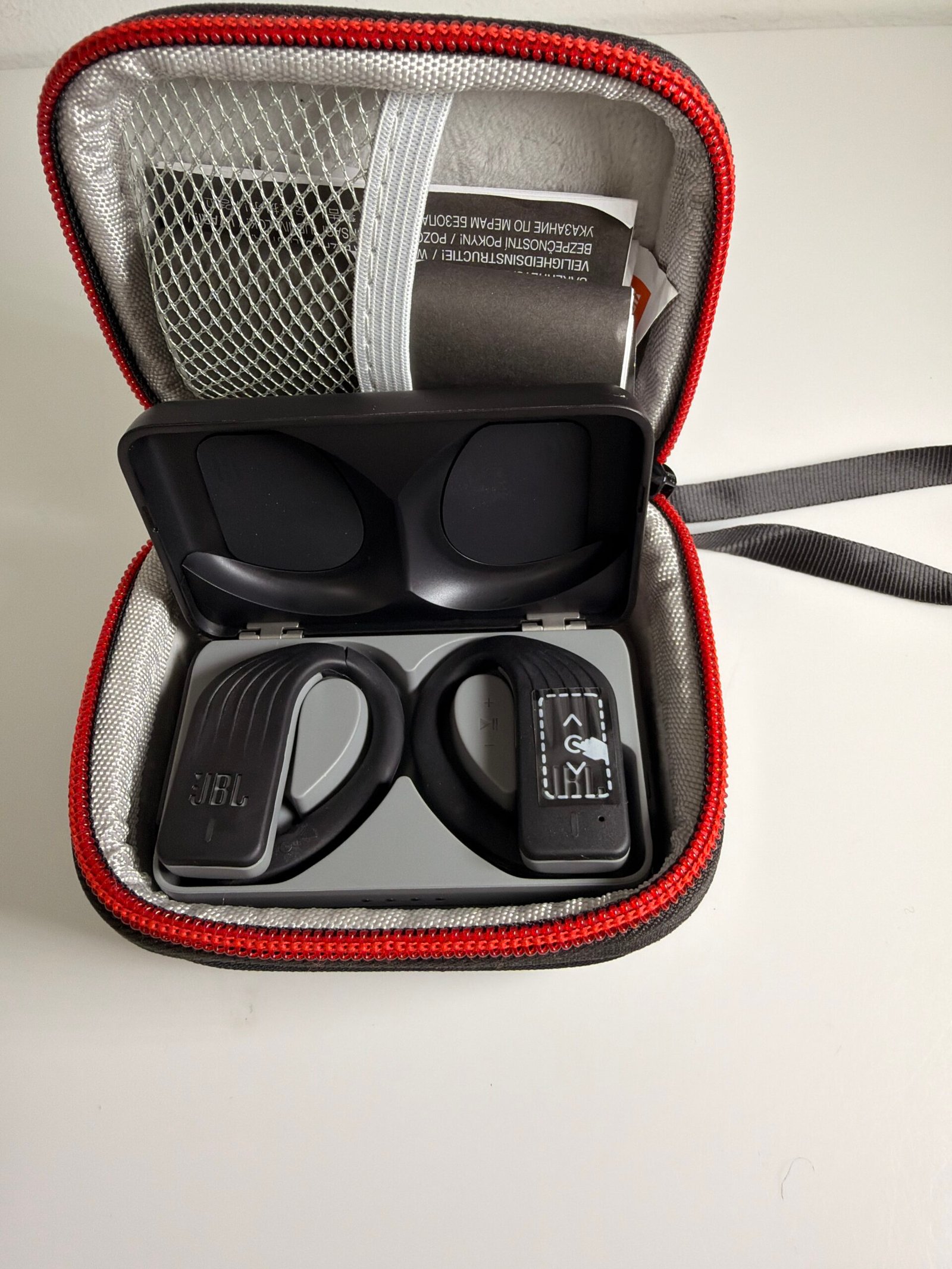 JBL Endurance PEAK Waterproof Bluetooth Wireless In-Ear Sport Headphones, Black - Produto Novo - Imagem 2