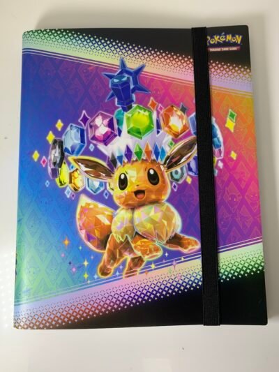 Pokémon Prismatic Evolutions Binder Collection - Binder ONLY- Eevee Binder- Produto Novo