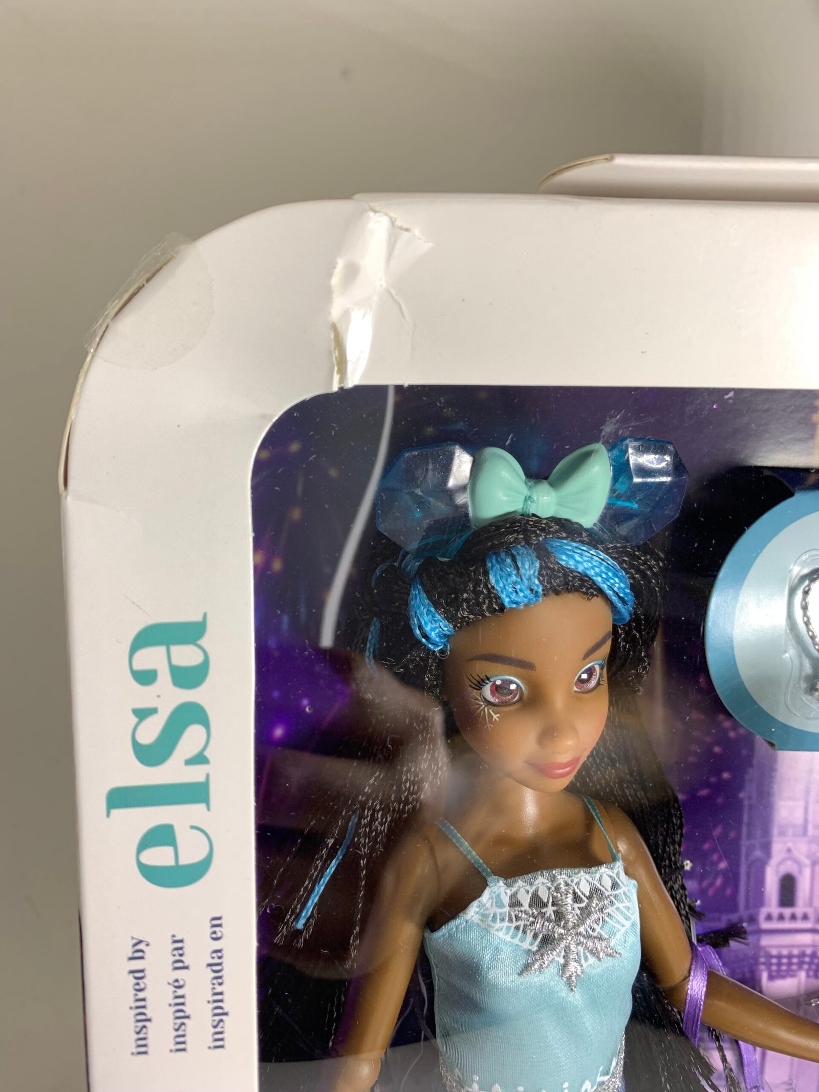 Disney Parks Store 2024 ily 4EVER Inspired by ELSA - FROZEN 11” Doll! - Imagem 2