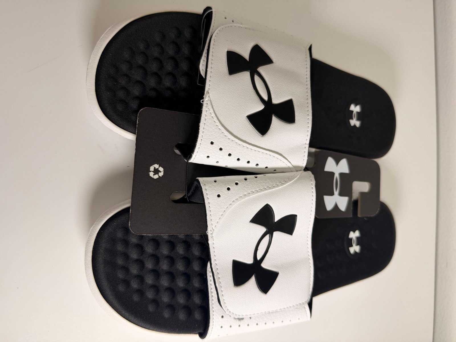 UNDER ARMOUR MEN'S IGNITE PRO SLIDES/SANDALS: WHITE/BLACK: NEW WITH TAGS: