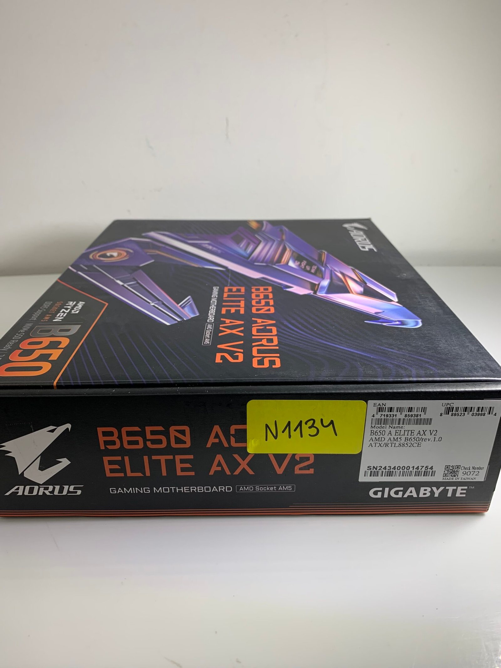 GIGABYTE B650 AORUS ELITE AX V2 Motherboard AM5 Ryzen 7000 DDR5 Dented box(LACRADO) - Imagem 3