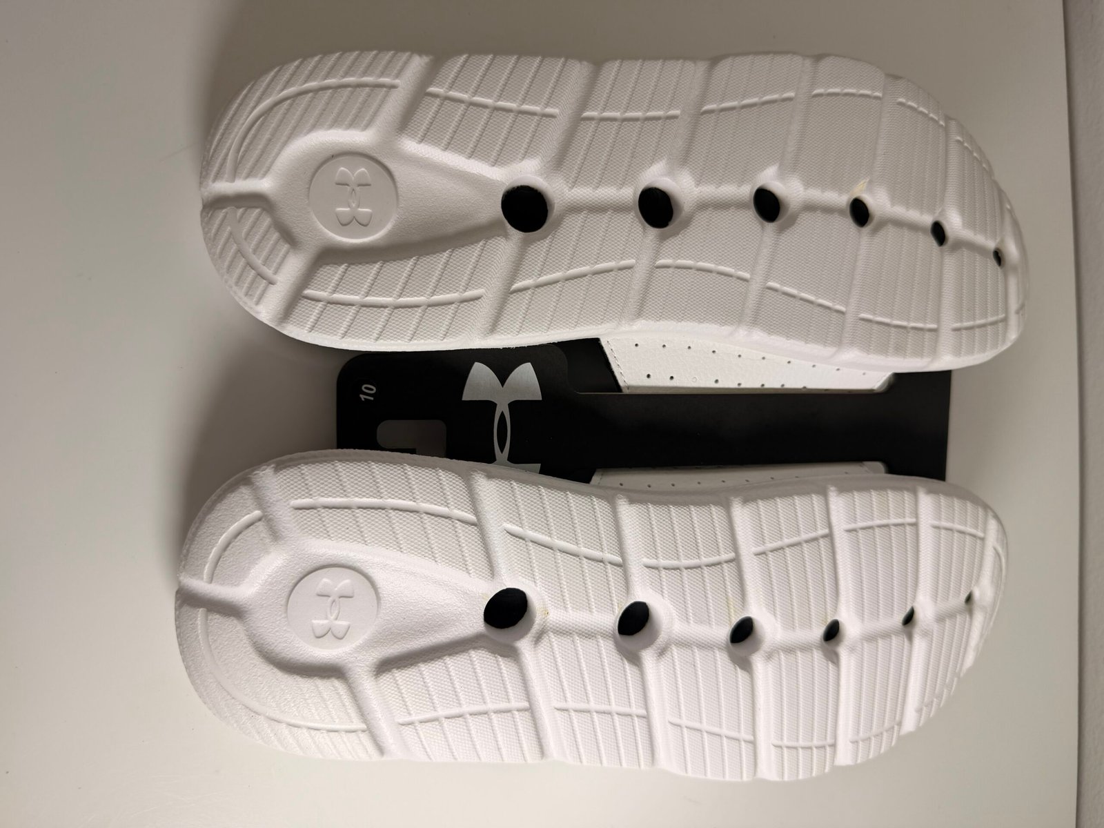 UNDER ARMOUR MEN'S IGNITE PRO SLIDES/SANDALS: WHITE/BLACK: NEW WITH TAGS: - Imagem 3