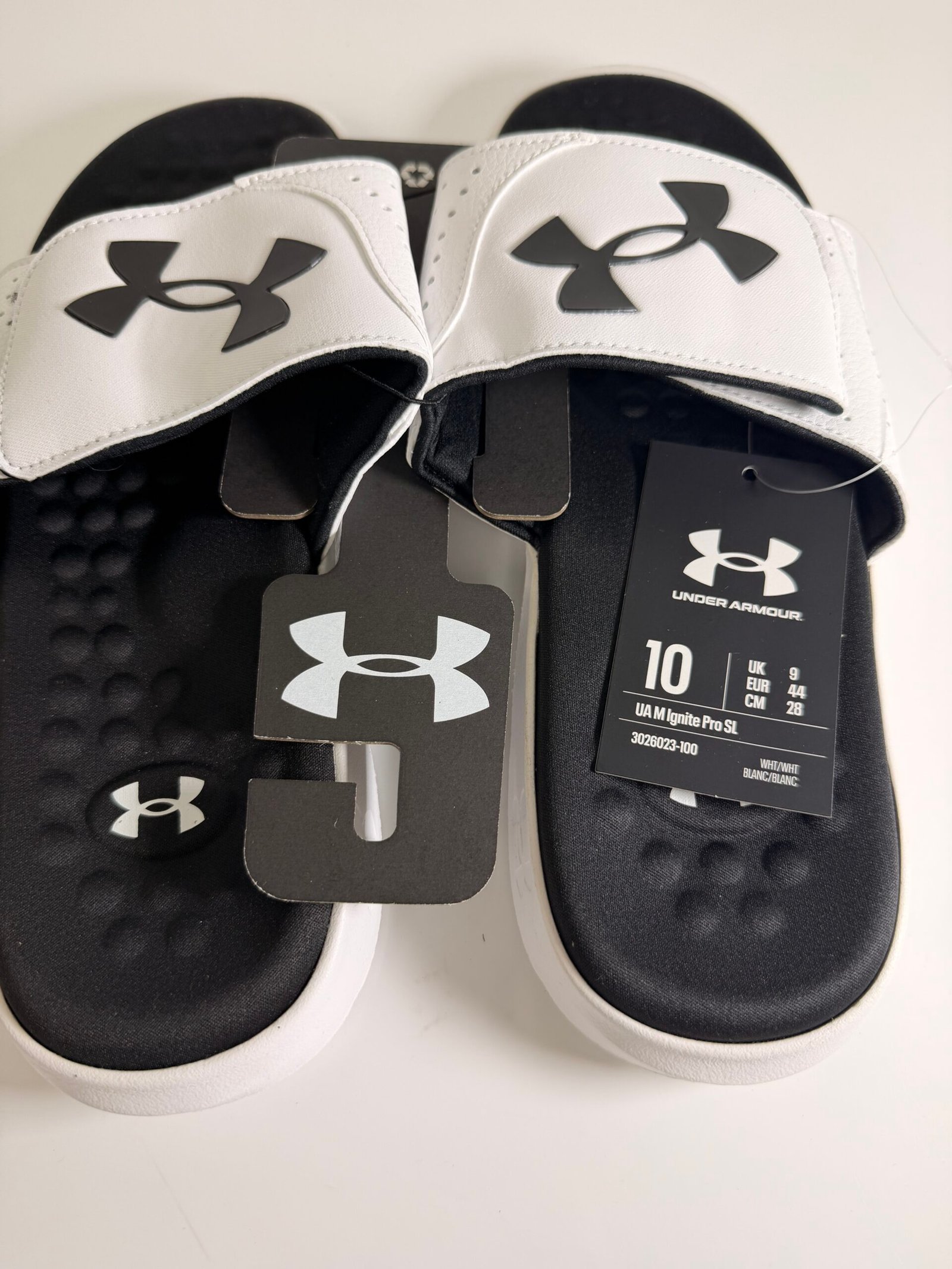 UNDER ARMOUR MEN'S IGNITE PRO SLIDES/SANDALS: WHITE/BLACK: NEW WITH TAGS: - Imagem 2