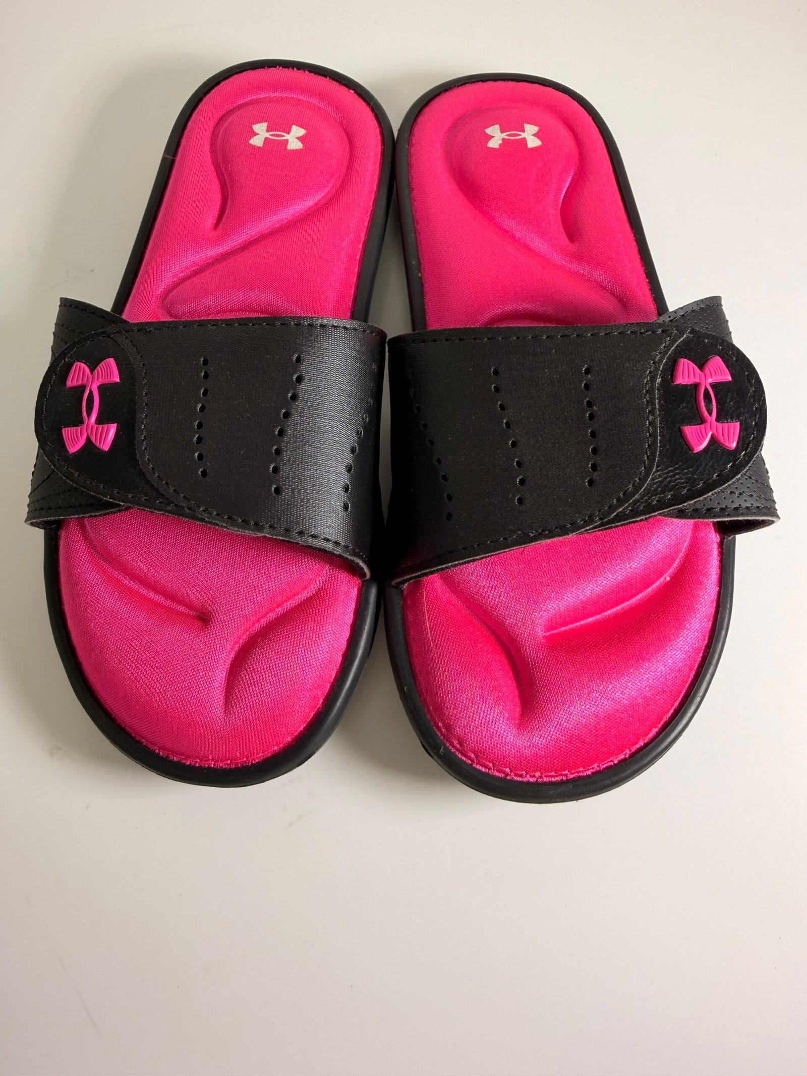 Under Armour Girls' Slides Sandal Flip Flop sixe 4Y