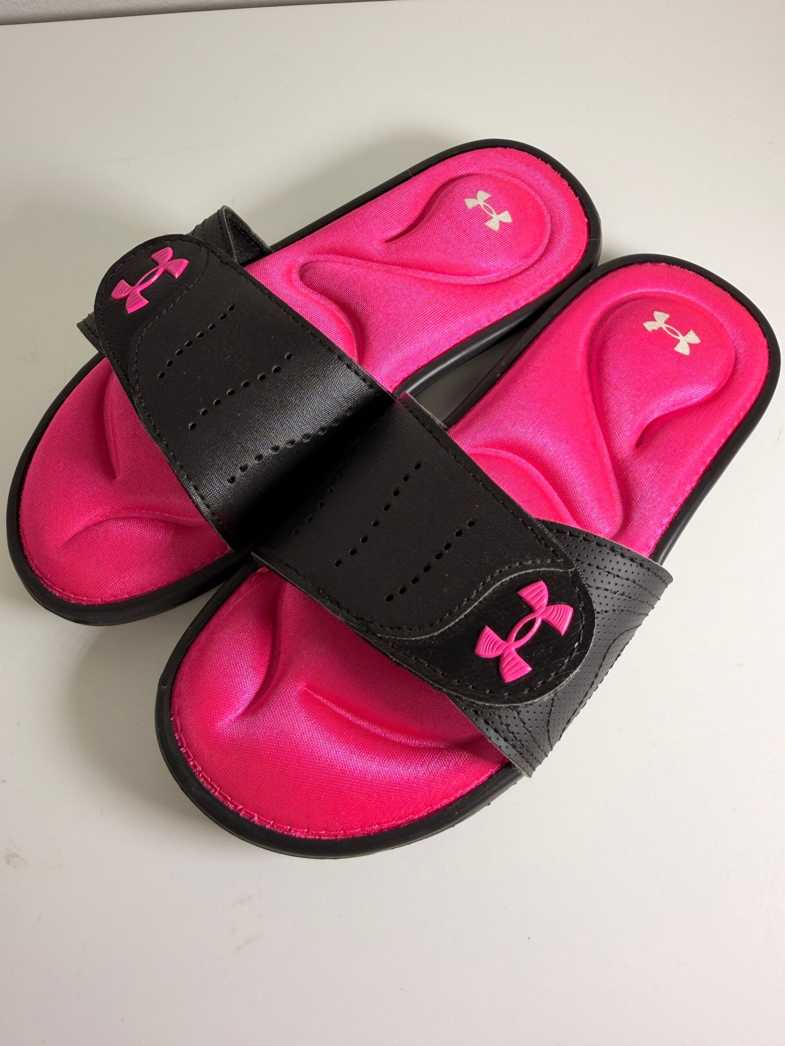 Under Armour Girls' Slides Sandal Flip Flop sixe 4Y - Imagem 2