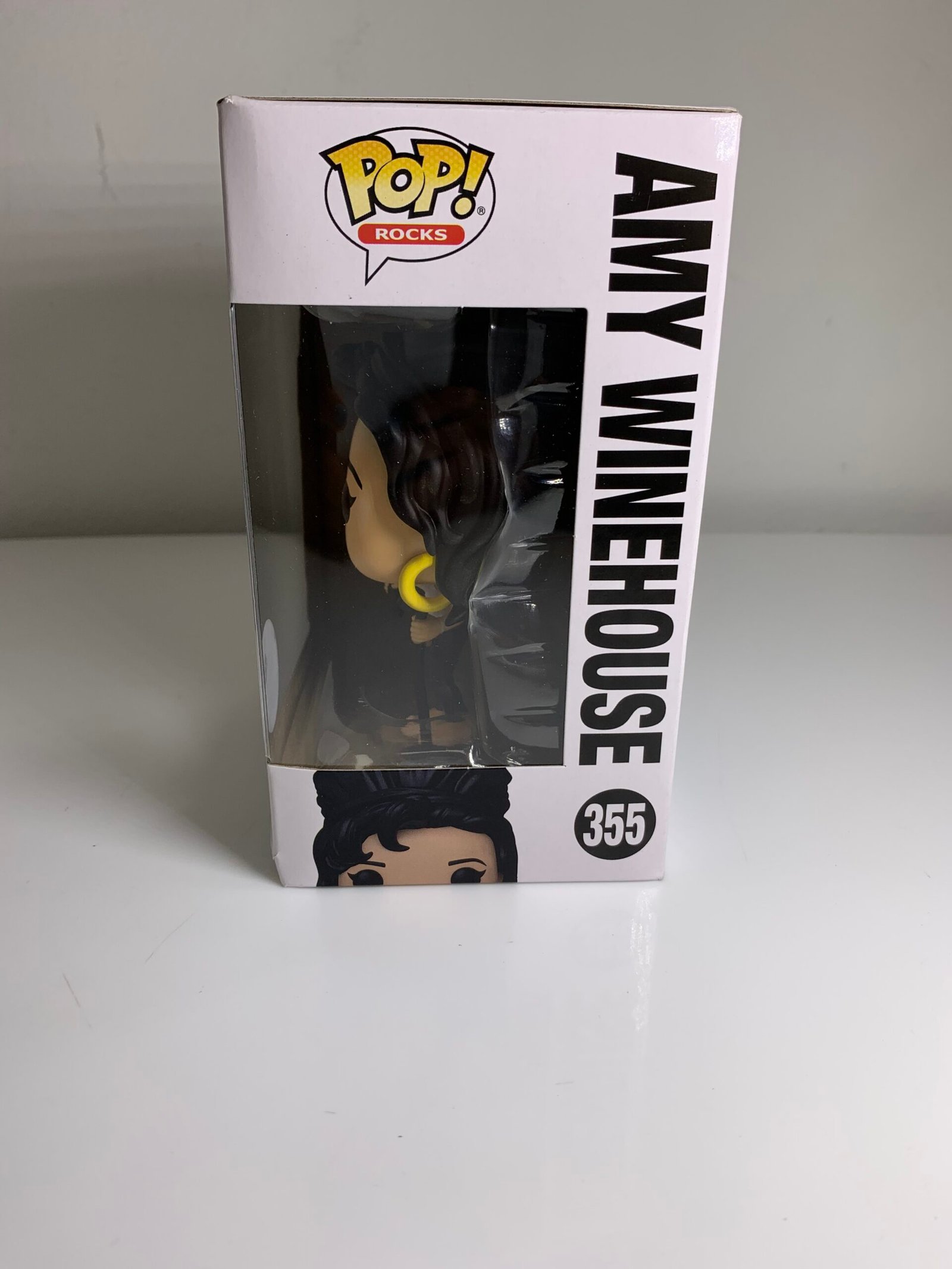 Pop Rock AMY WINEHOUSE IN TANK TOP Funko Shop Exclusive 355(Novo) - Imagem 3