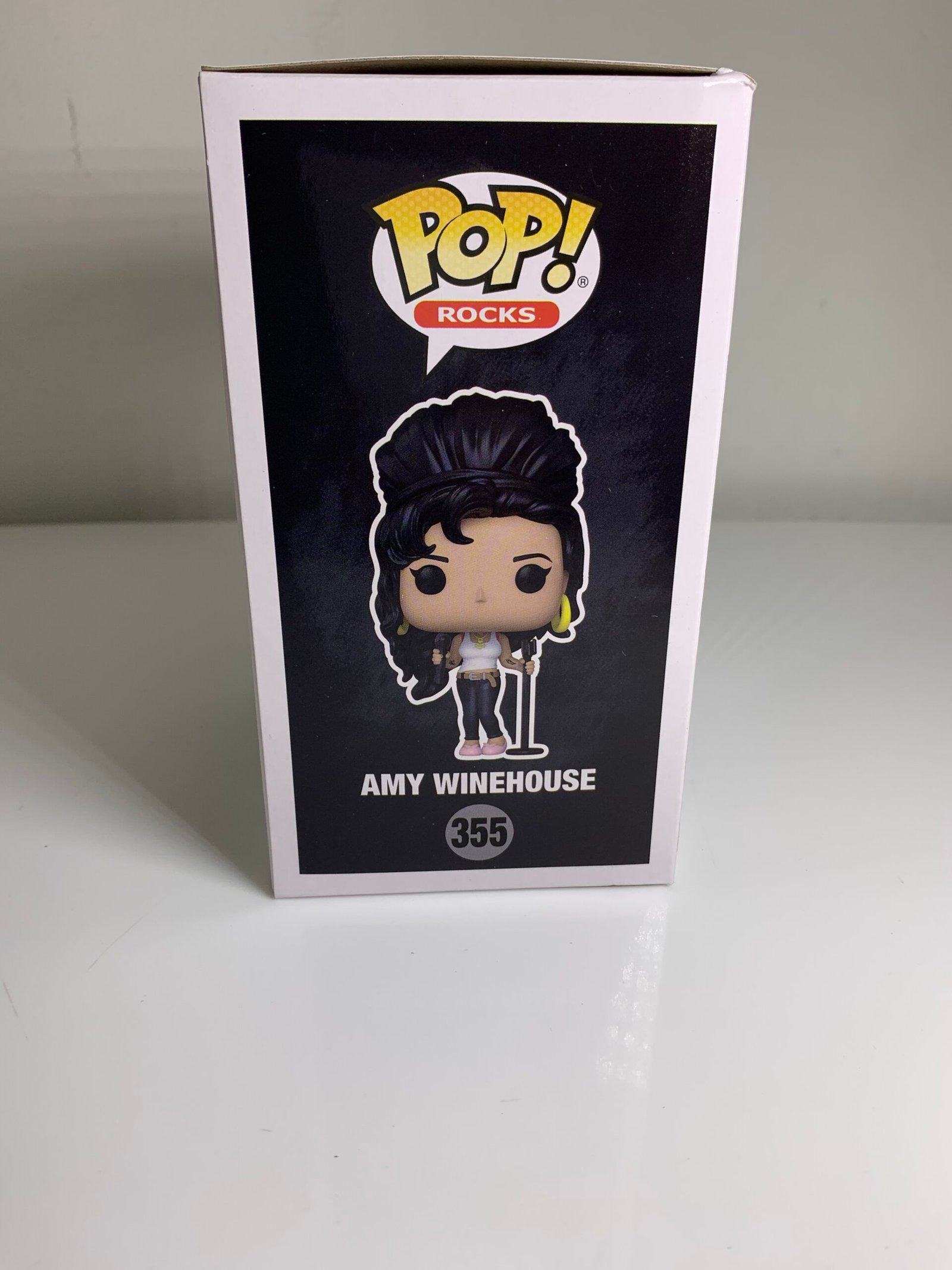 Pop Rock AMY WINEHOUSE IN TANK TOP Funko Shop Exclusive 355(Novo) - Imagem 4