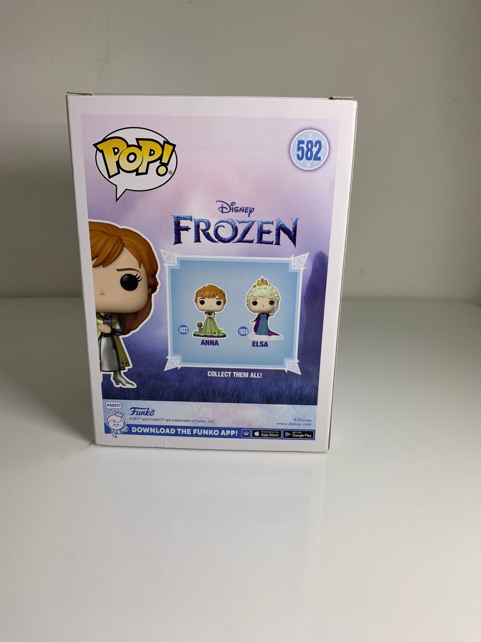Funko Pop! Disney Frozen #582 - Anna (Gold) with Pin - Imagem 3