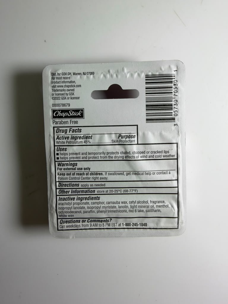 ChapStick - 3 Sticks Skin Protectant - Classic Cherry - Produto Novo (Lacrado) - Imagem 2